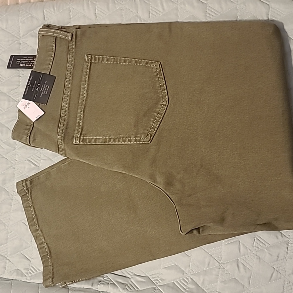 Olive green Banana Republic high rise straight fit jeans. Size 18 ankle length. - Picture 3 of 4